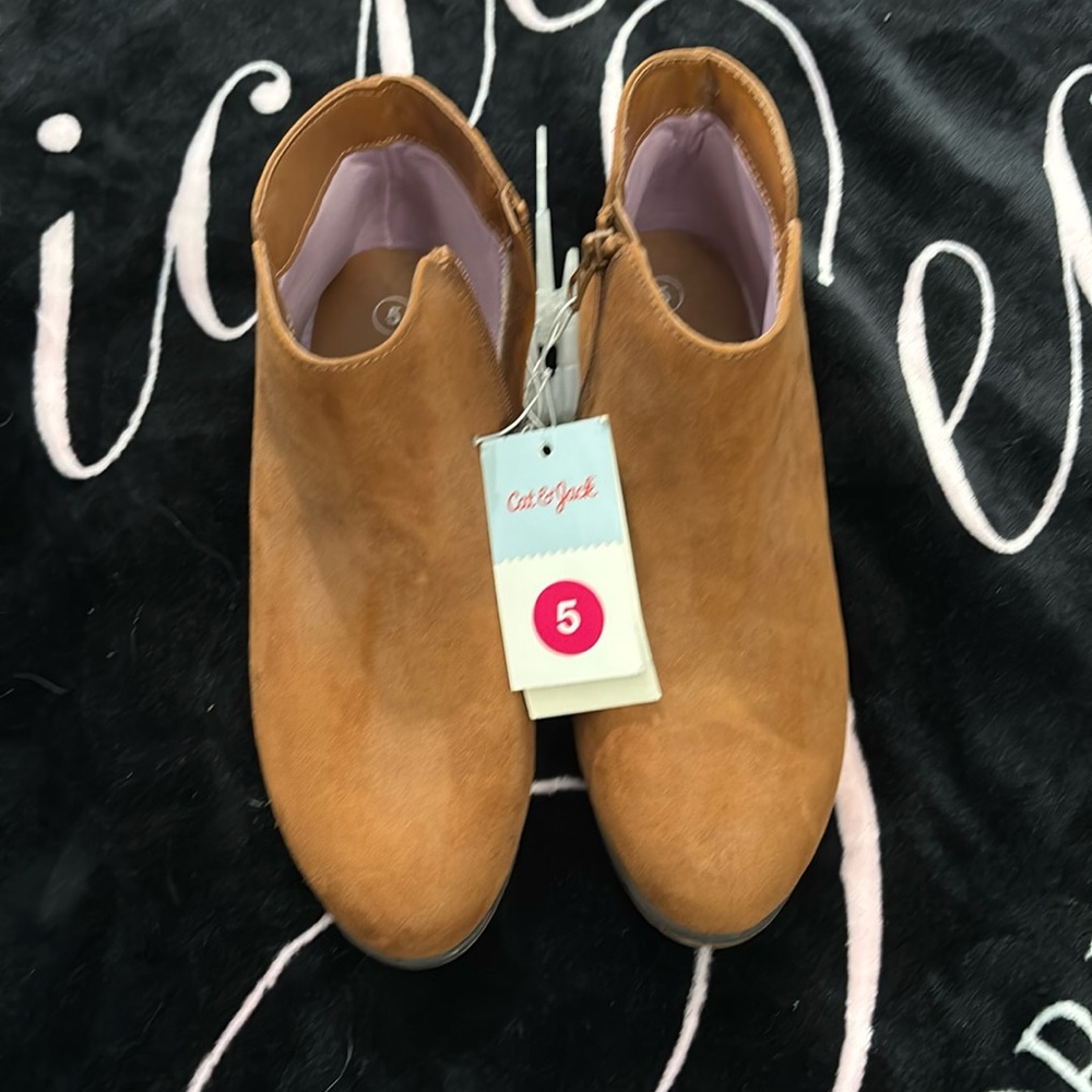 Girls boots